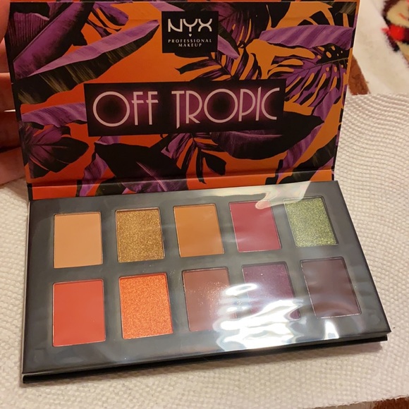 🌸 NYX off tropic eyeshadow palette - Picture 3 of 7